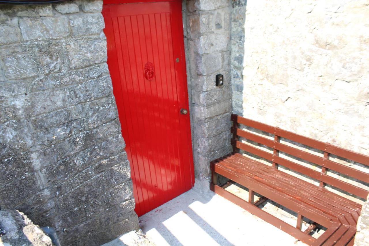 1844 Seascape Cottage Is Located On The Wild Atlantic Way Fanore Luaran gambar
