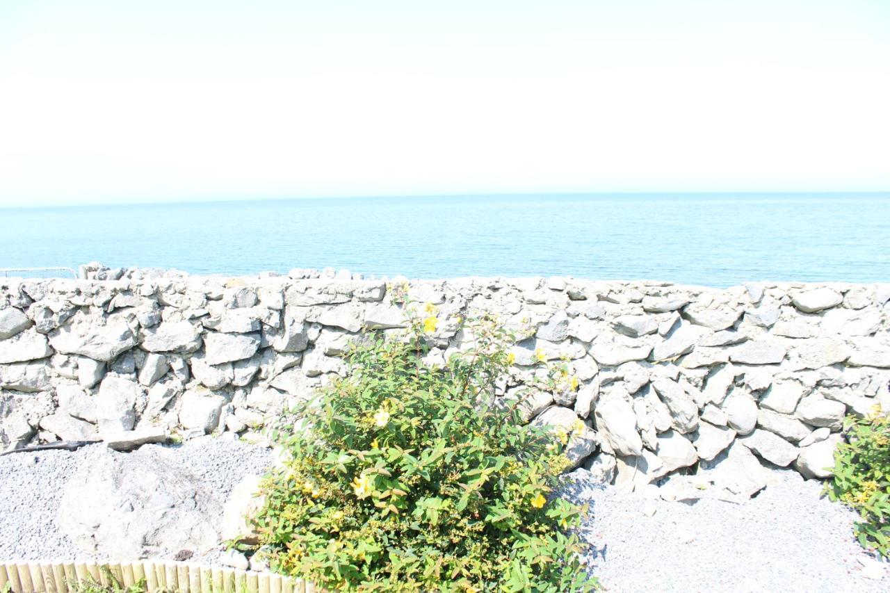 1844 Seascape Cottage Is Located On The Wild Atlantic Way Fanore Luaran gambar